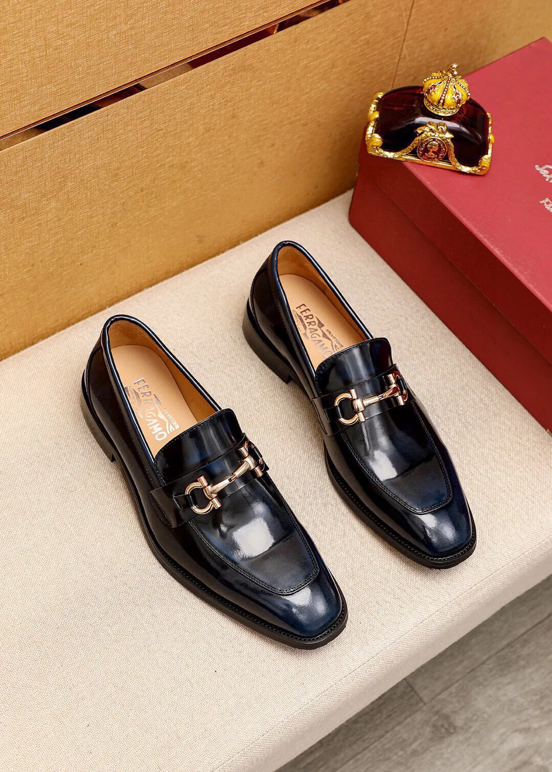 Men's shoes 💰480 💐 Product trademark: Ferragamo "Ferragamo" casual leather shoes Regular size: 38-44 (45.46.47🉑️Customized) Product materials: Selected imported first-layer open-edge beaded cowhide leather upper + luxury hardware buckle, imported water-dyed cowhide leather lining. Strong three-dimensional visual effect, original rubber outsole Color: 2⃣️colors available